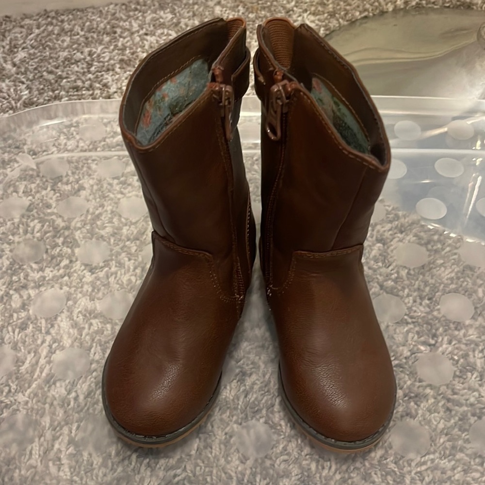 Gently used brown cat and Jack toddler boots